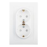 Розетка Systeme Electric AtlasDesign встраиваемая белая со шторками (ATN000126)