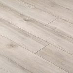 Ламинат 33 класс Ultradecor Expert Choice дуб интензо темный 2,22 кв.м 8 мм с фаской