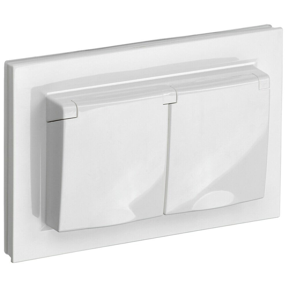 original-7418.jpg Розетка IEK Brite РСбш12-3-44-БрБ встраиваемая белая с крышкой (BR-R26-16-44-K01-F) — изображение 1